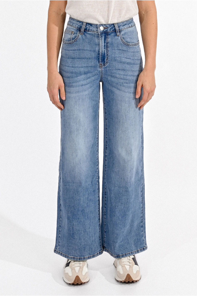 High-waisted wide-leg jeans