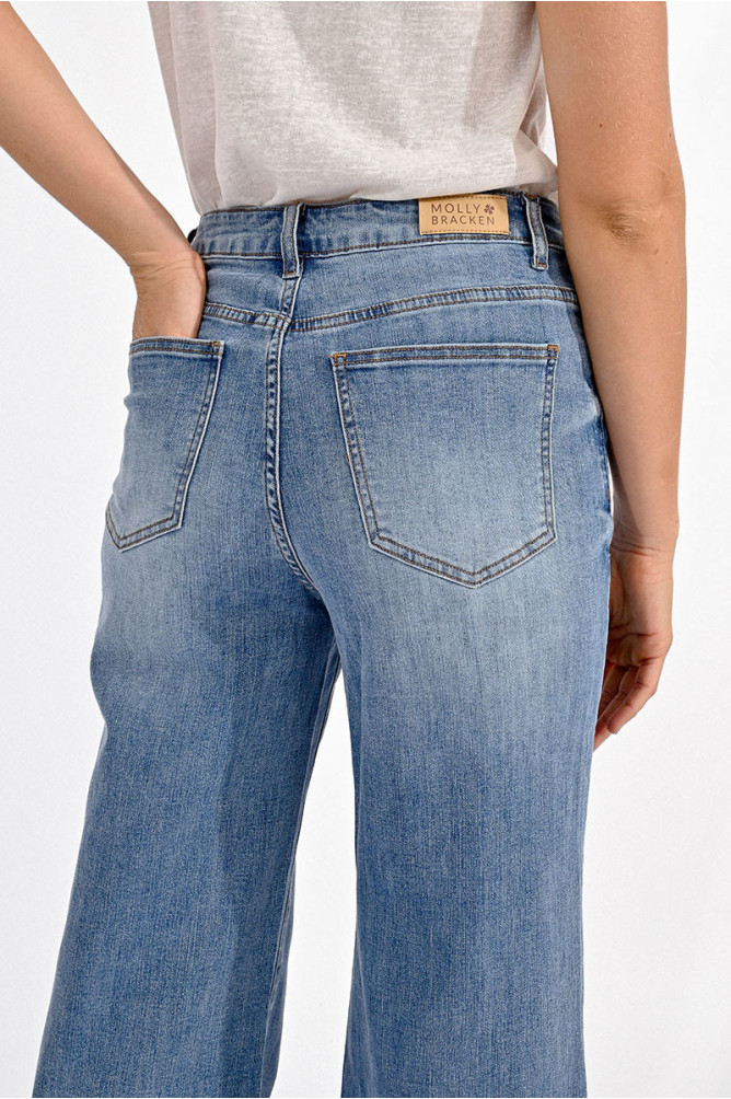 Pantalón de mujer vaquero, perneras anchas.