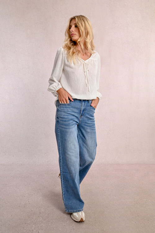 Pantalón de mujer vaquero, perneras anchas.