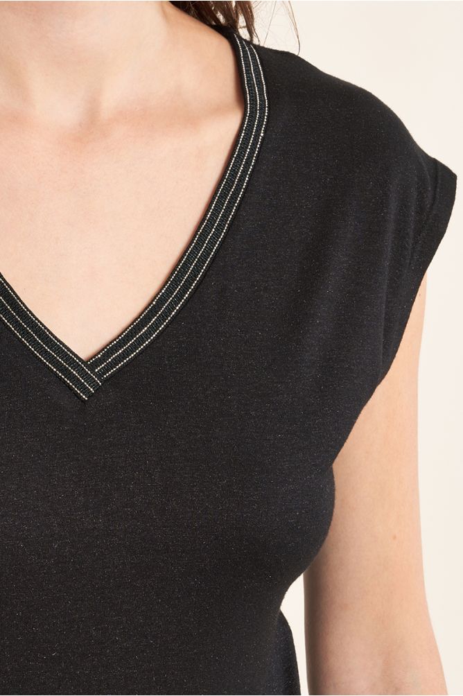 V-neck T-shirt, embellished with rhinestones