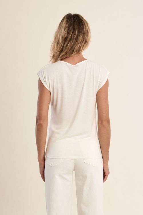 Camiseta de mujer de manga corta, detalle ribete.