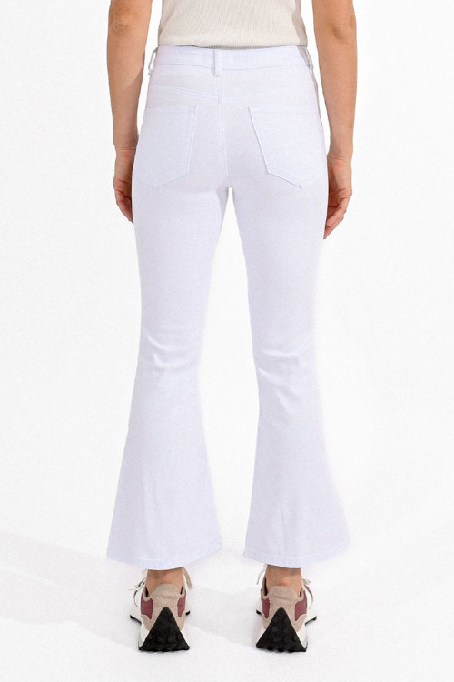 Pantalón vaquero acampanado