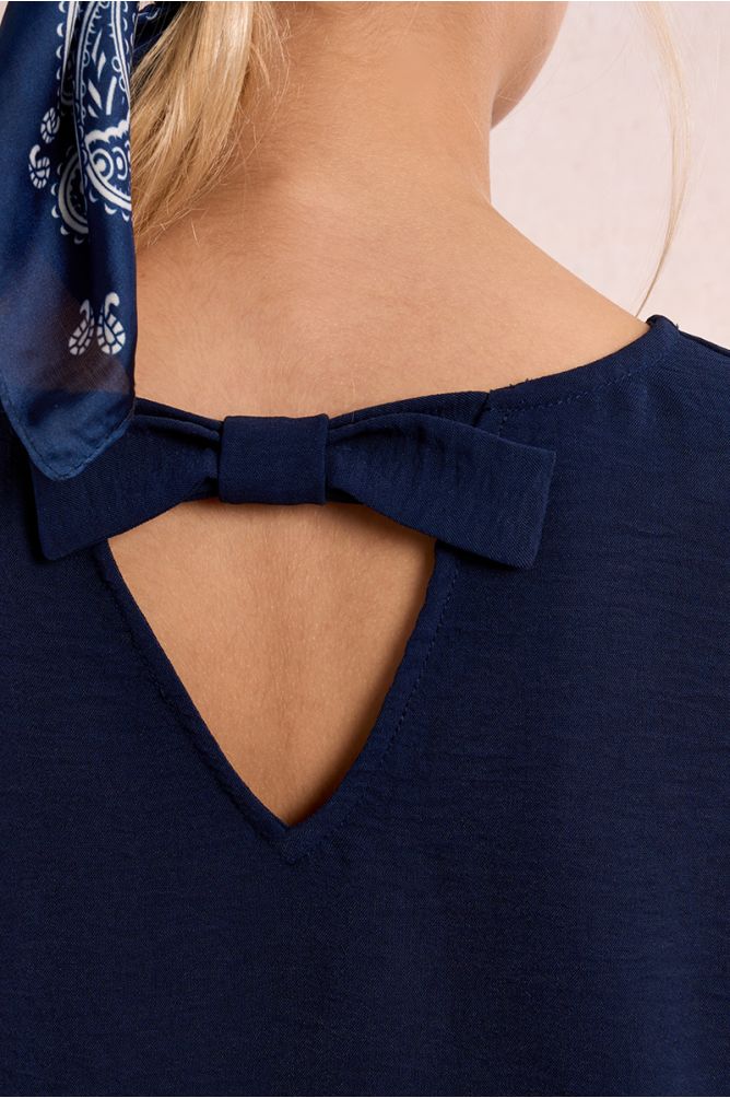 T-shirt with bow