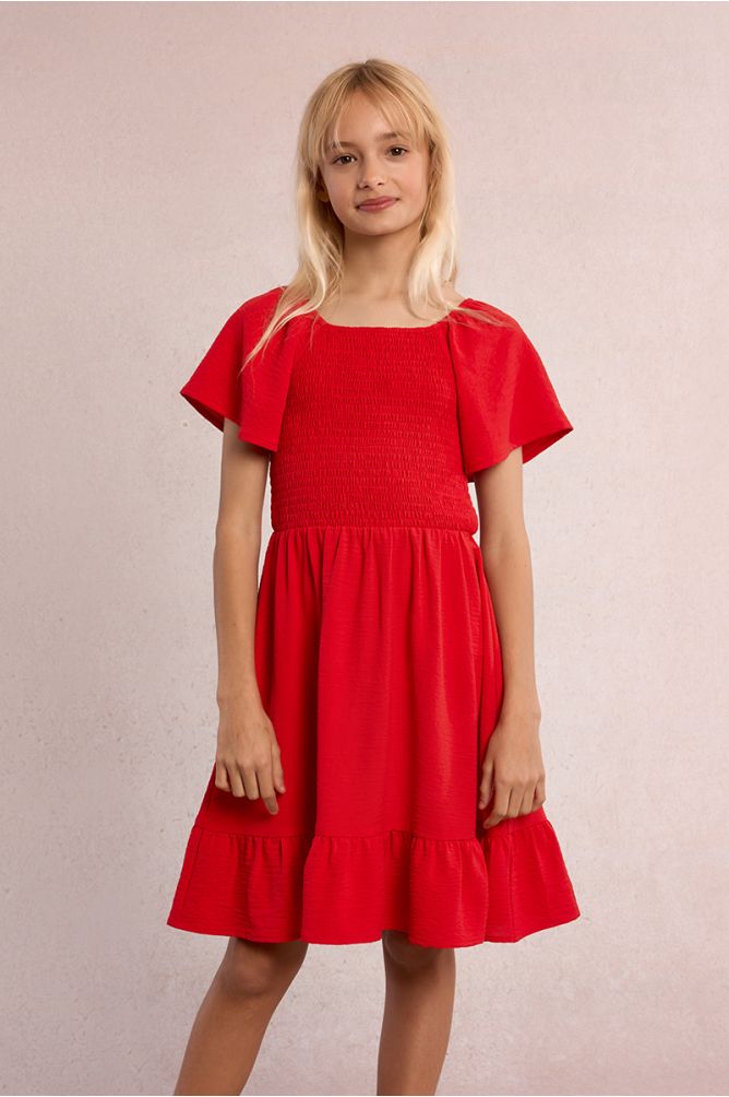 Vestido de niña de manga corta mariposa y volante.