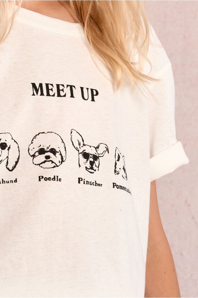 Camiseta de niña de manga corta, con estampado.