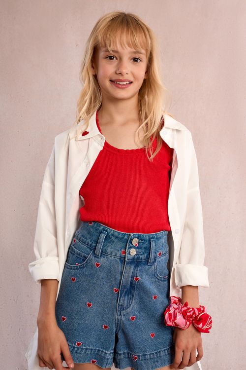 Short de niña vaquero, estampado corazones.