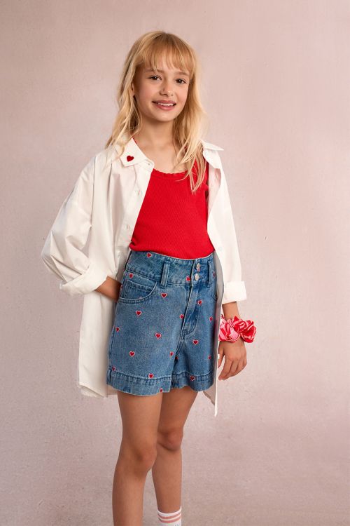 Short de niña vaquero, estampado corazones.