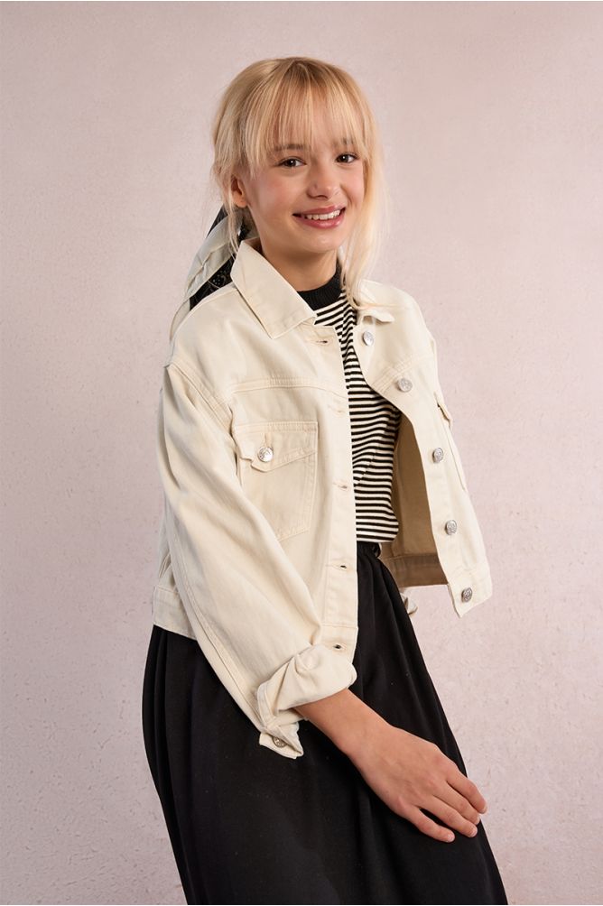 Chaqueta de niña vaquera, bolsillos frontales.