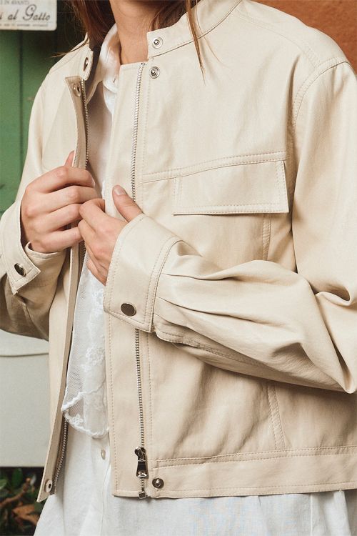 Veste courte mortard, effet simili-cuir
