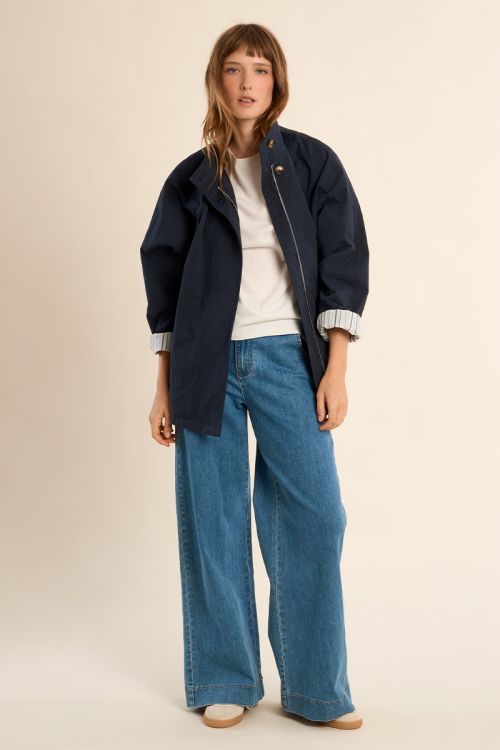 Parka de mujer de manga larga, bolsillos al bies.