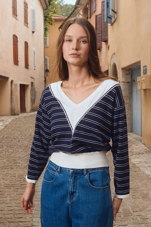 Knitted sweater, V-neck