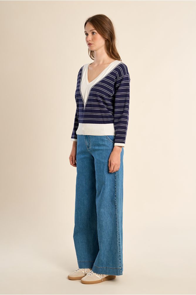 Knitted sweater, V-neck