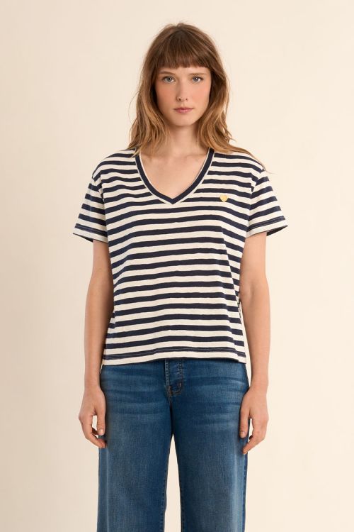 Flowing V-neck T-shirt