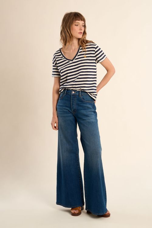 Flowing V-neck T-shirt