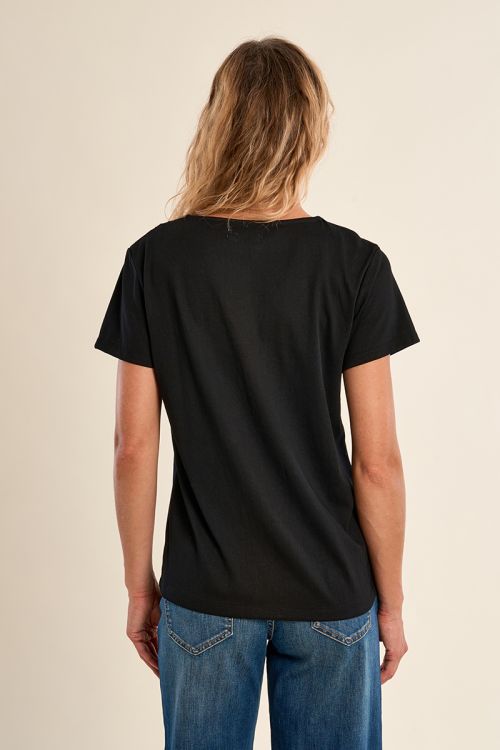 Casual T-shirt with embroidered details