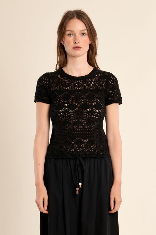 Jersey de mujer de manga corta, en punto bordado.