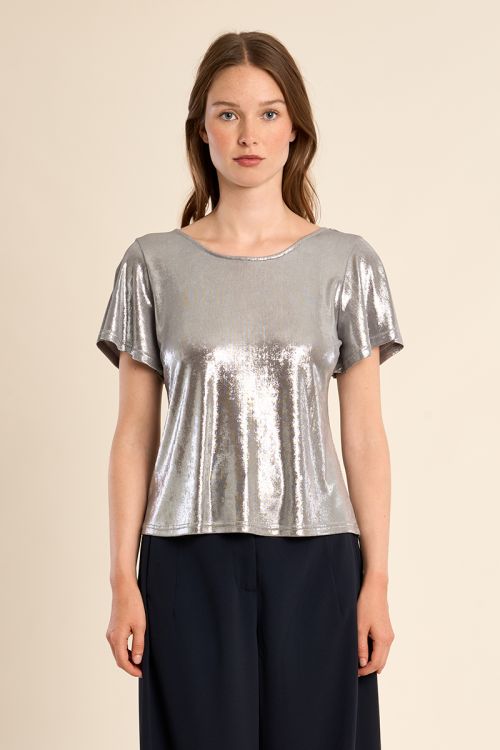 Camiseta de mujer de manga corta, en tejido brillante.