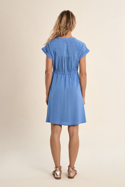 Robe courte, chemise