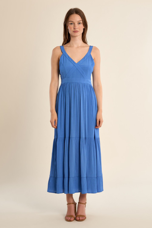 Vestido largo, de tirantes, detalle volantes.