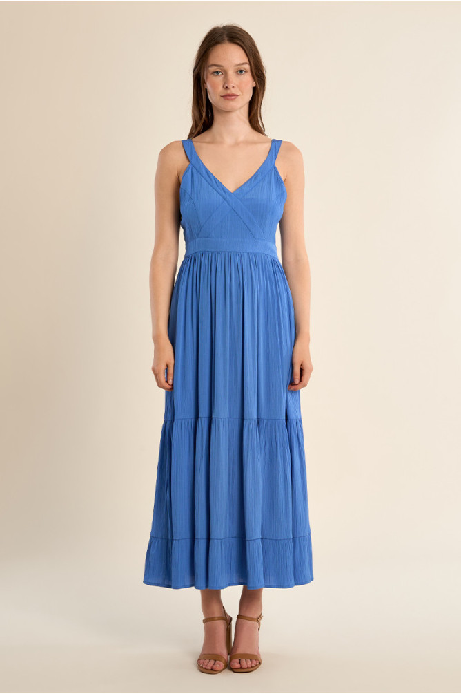 Vestido largo, de tirantes, detalle volantes.