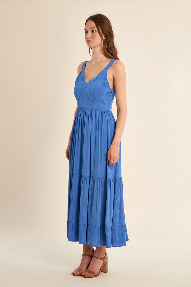 Vestido largo, de tirantes, detalle volantes.