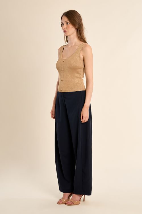 Knitted tank top, fancy buttons