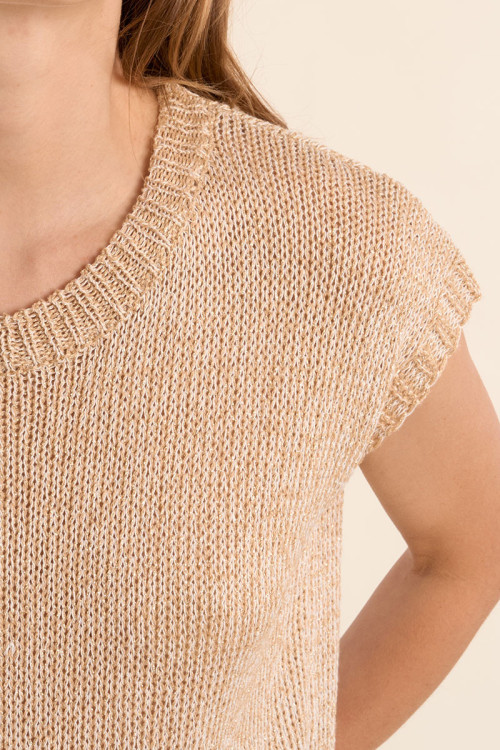 Sleeveless knitted sweater, round neck