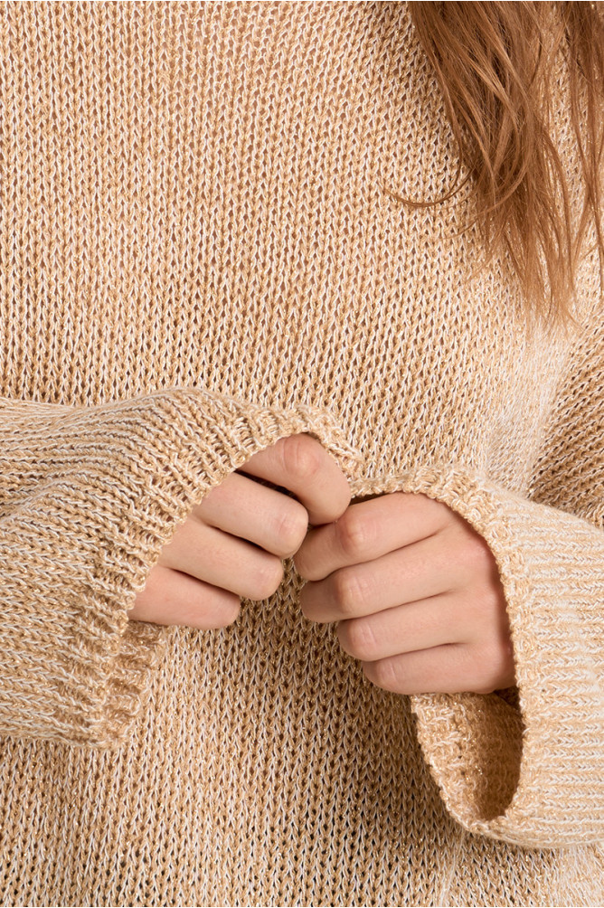 Knitted sweater, round neck