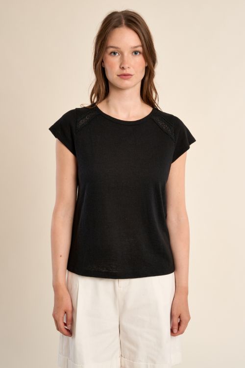 Camiseta de mujer de manga corta, detalles bordados.