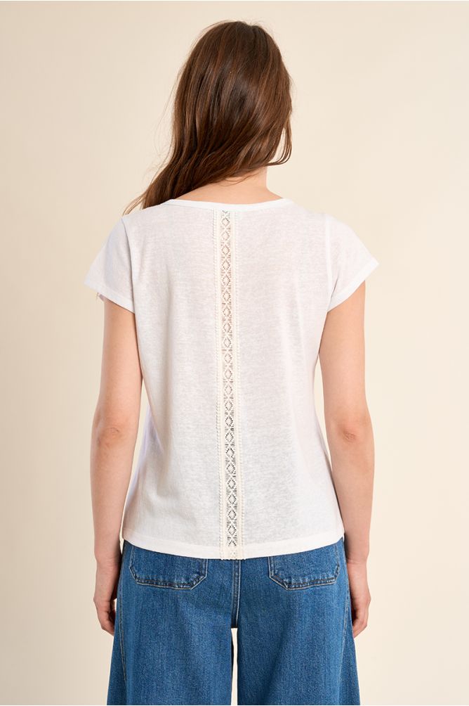 Camiseta de mujer de manga corta, detalles bordados.