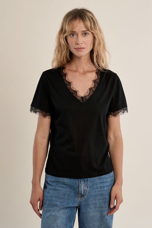 Camiseta de mujer de manga corta, detalle encaje.