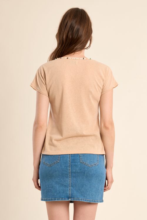 V-neck T-shirt, with embroidery and beading
