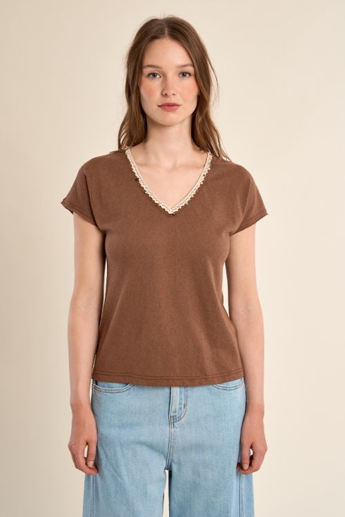 V-neck T-shirt, with embroidery and beading
