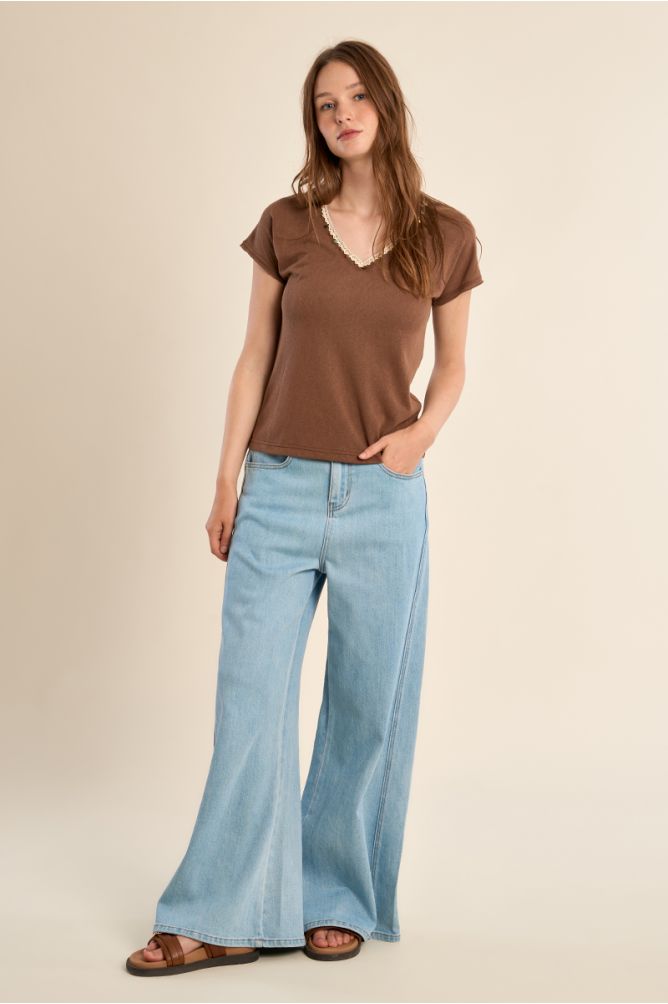 V-neck T-shirt, with embroidery and beading