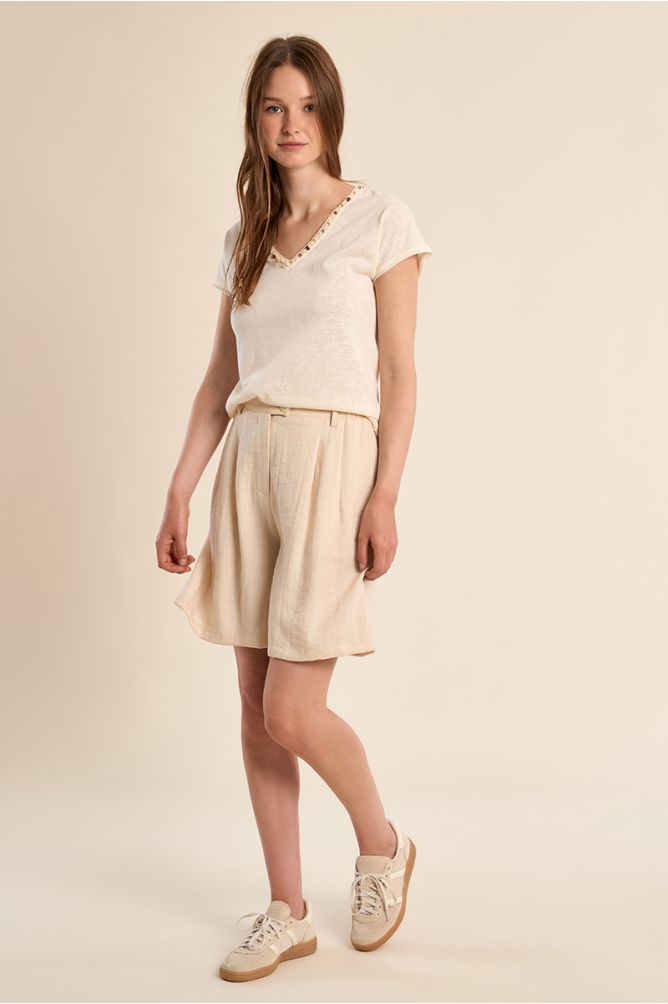 T-shirt col V, avec broderie et perles