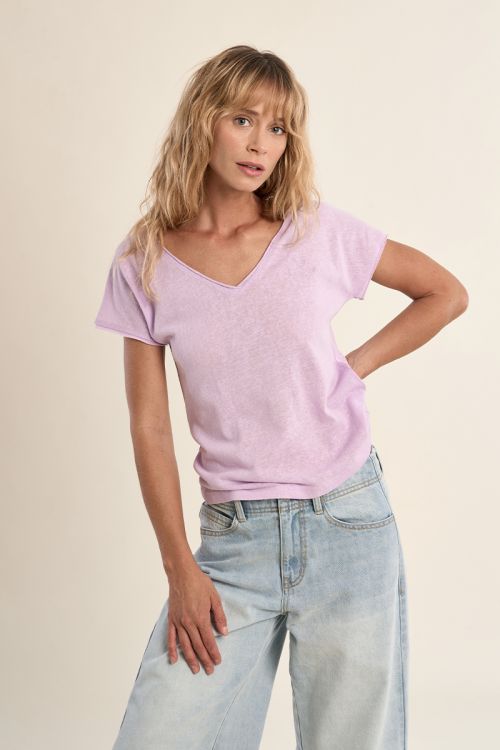 V-neck T-shirt