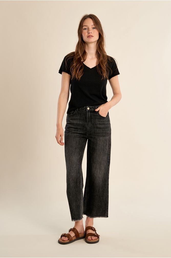 V-neck T-shirt