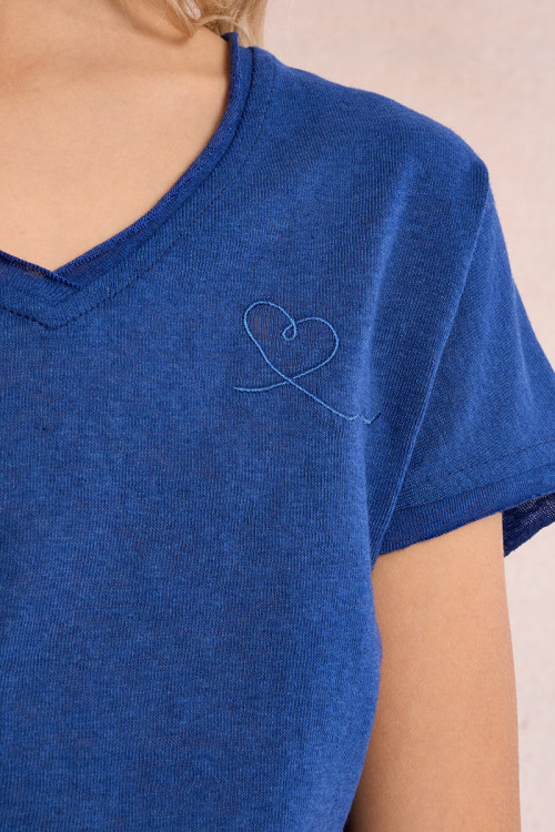 Camiseta de niña de manga corta, corazón bordado.