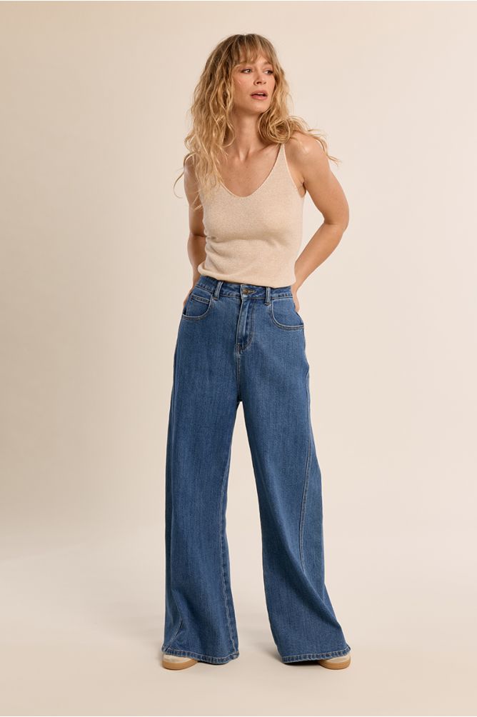 Pantalón de mujer vaquero, acampanado.