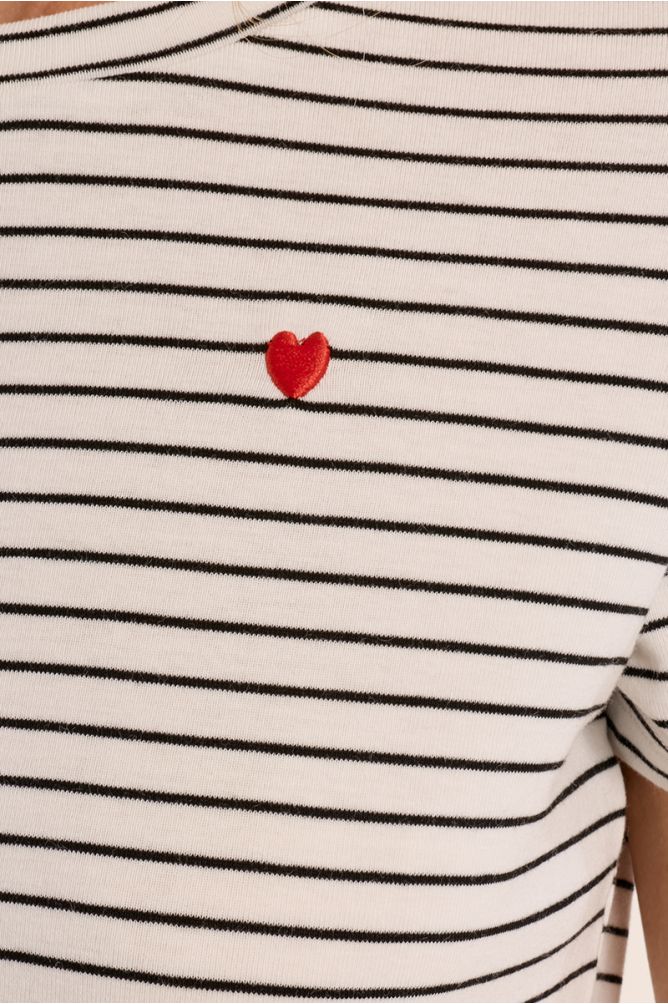 T-shirt rayé, coeur