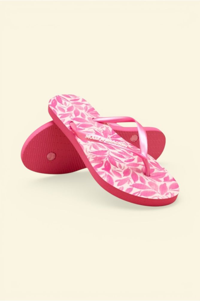 Magenta print flip-flops