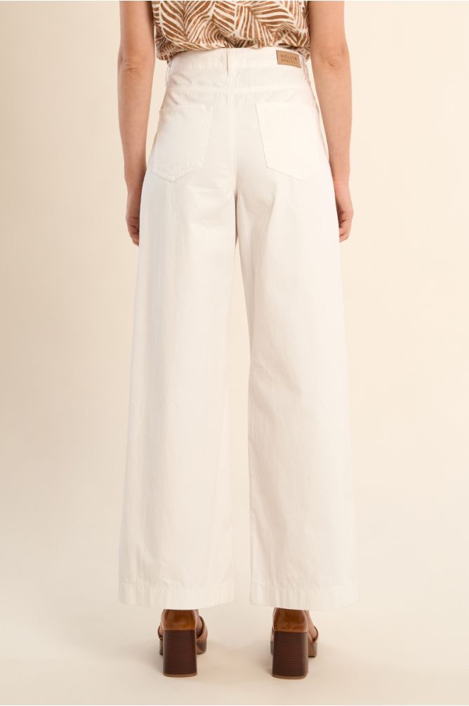 High-waisted and wide-waisted jeans