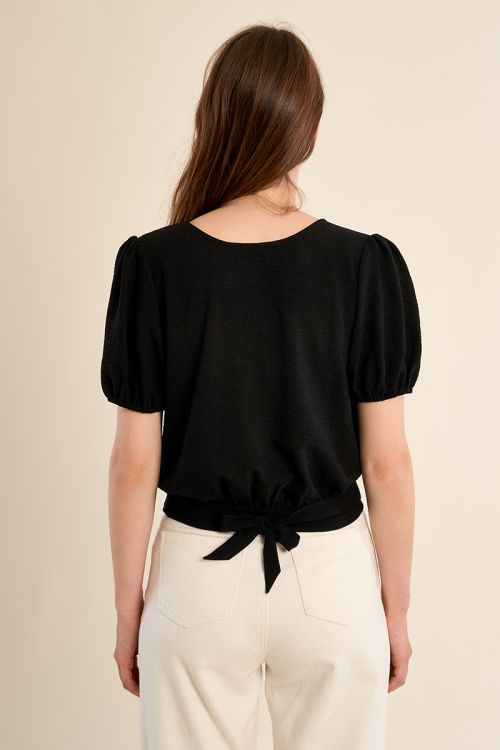 Top de mujer de manga corta, con lazada