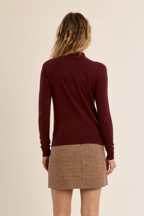 Pull en maille fine, détail nœud