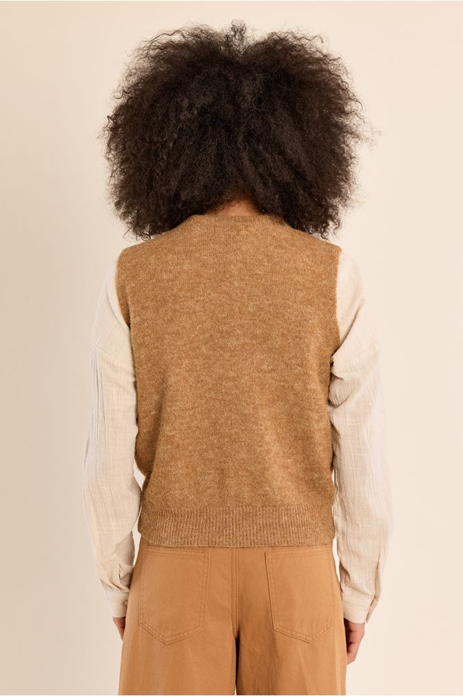 Sleeveless round neck sweater