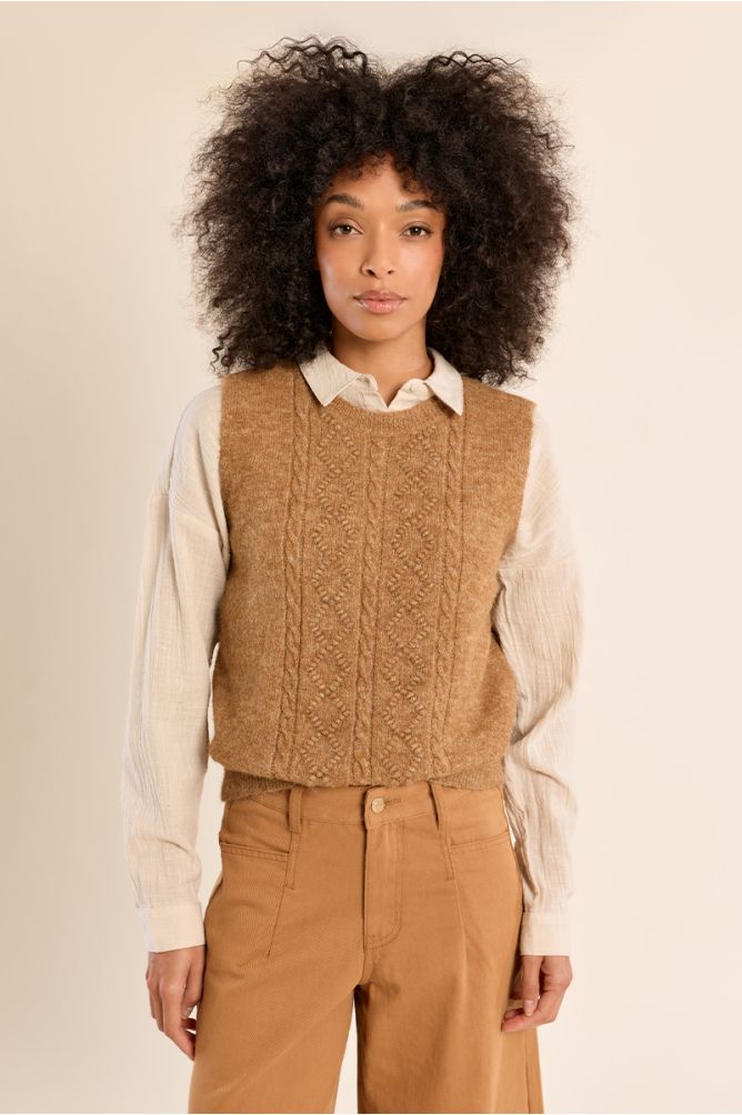Sleeveless round neck sweater