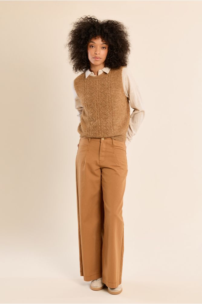Sleeveless round neck sweater