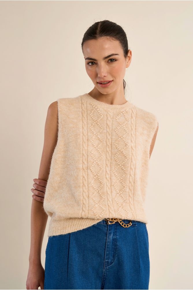 Sleeveless round neck sweater