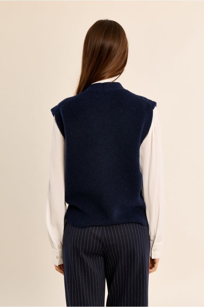 Knitted cardigan, sleeveless