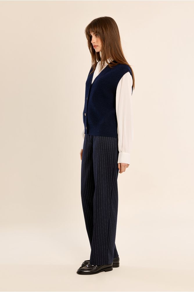 Knitted cardigan, sleeveless